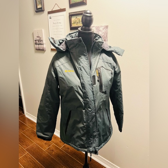 GEMYSE Women's Mountain Waterproof Ski Snow Jacket Winter Windproof Rain Jacket - Picture 3 of 5